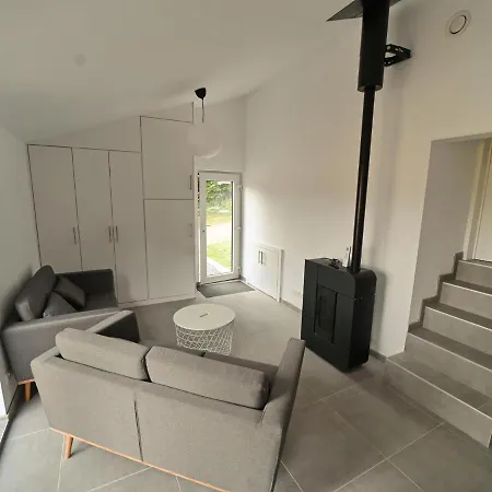Comfortable Bungalow Completely Renovated Near Rabais Ferienhaus